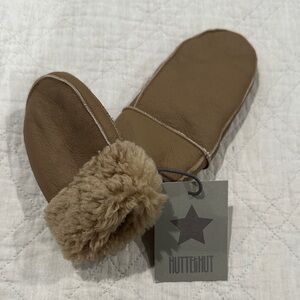NWT - HutteliHut - Sheep Mitts - Light Camel